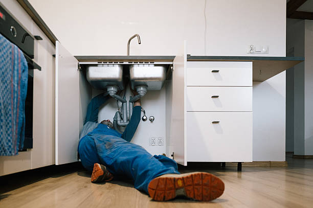 Professional Emergency Plumber technician working in Mantua, VA